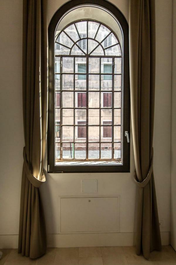 Elegant Fornasa Vecia, Canal View With A Beautiful Garden R&R Venice Exterior photo